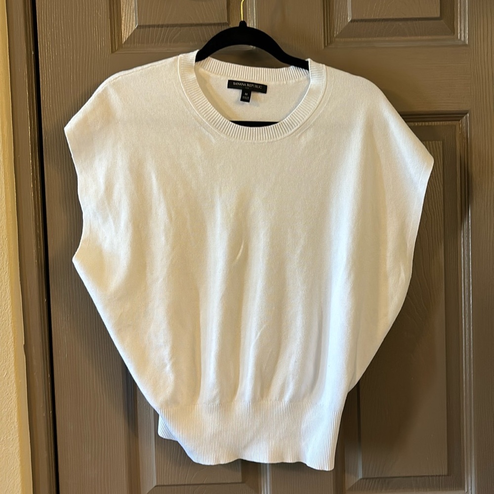 White Banana Republic sleeveless sweater